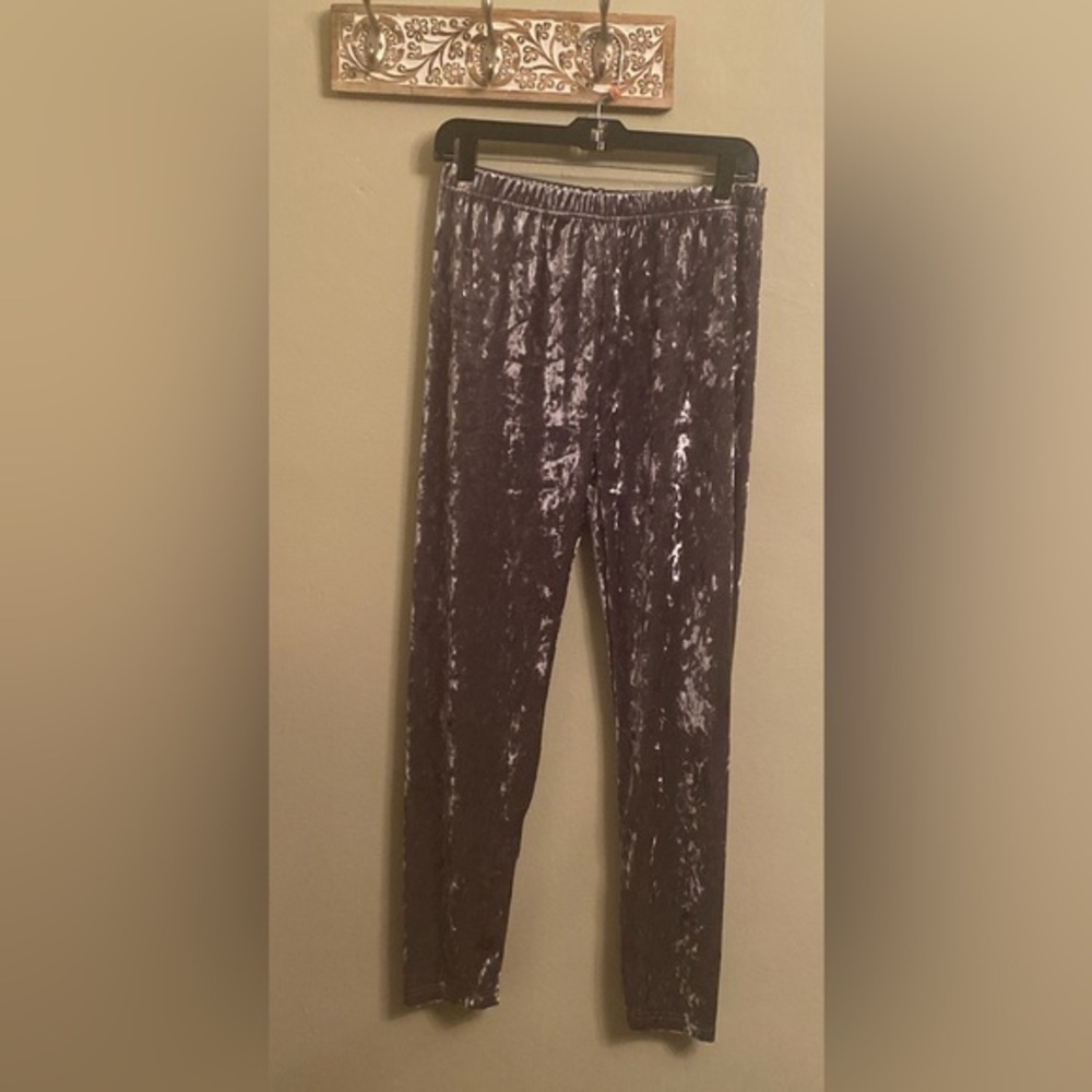 Extremely Soft & Comfortable Silver leggings *NEW*